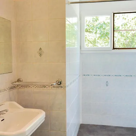 2 Bedroom In Σπίτι διακοπών Athis (Marne)
