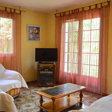 Σπίτι διακοπών 2 Bedroom In *